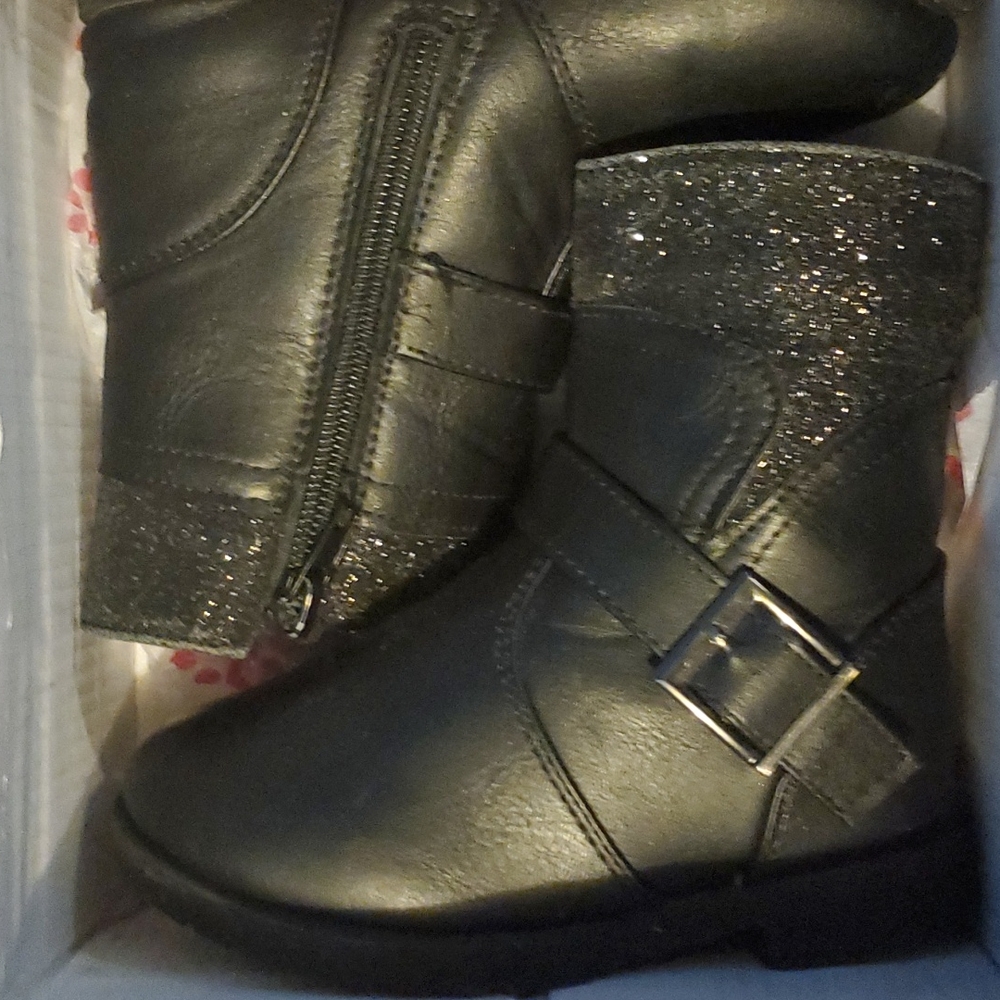 Black boot with glitter detail size 7 girls toddler boot